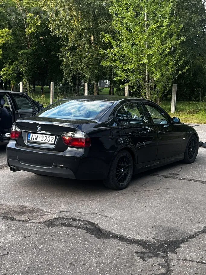 BMW 325 2008 photo 2