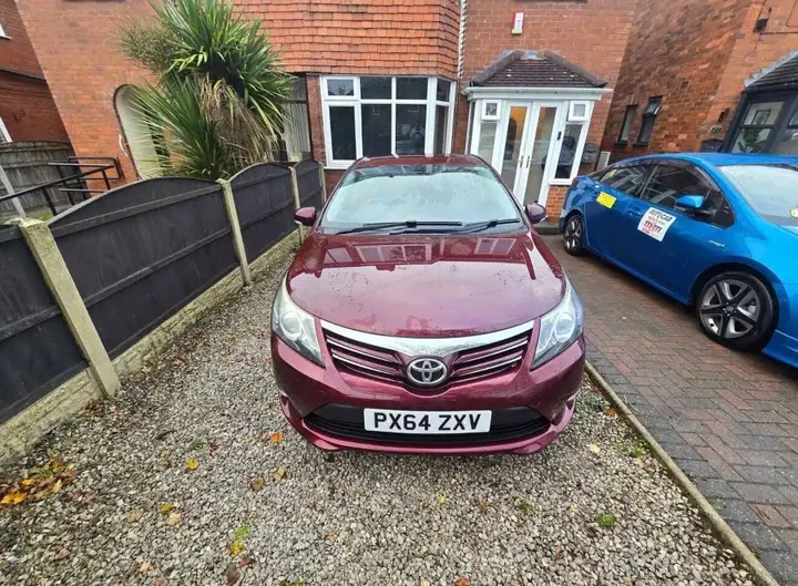 Toyota Avensis 2014 photo 2