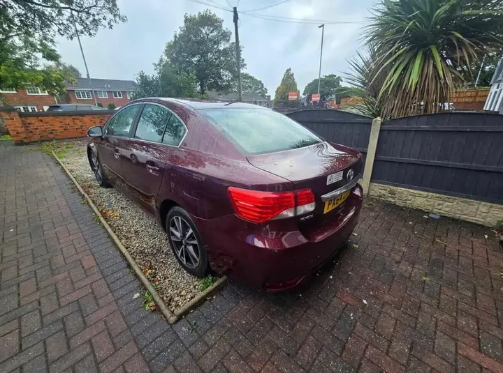 Toyota Avensis 2014 photo 5