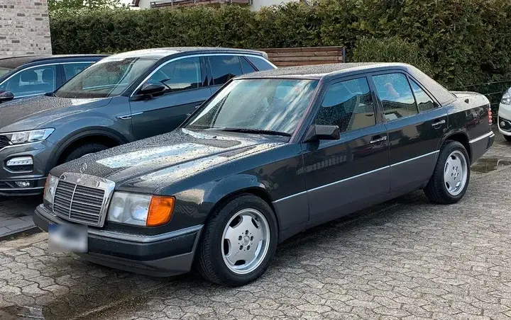 Mercedes-Benz W124