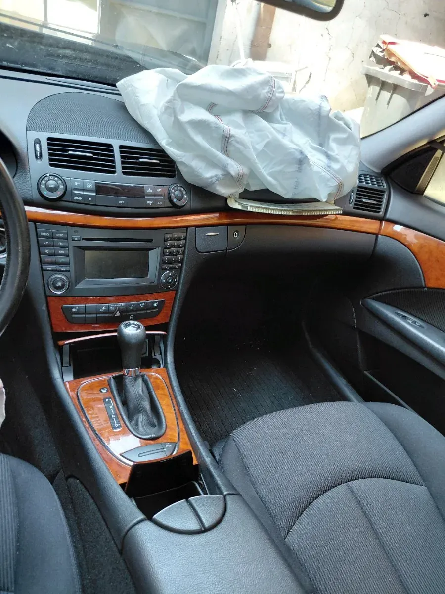 Mercedes-Benz E-Class 2009 photo 2