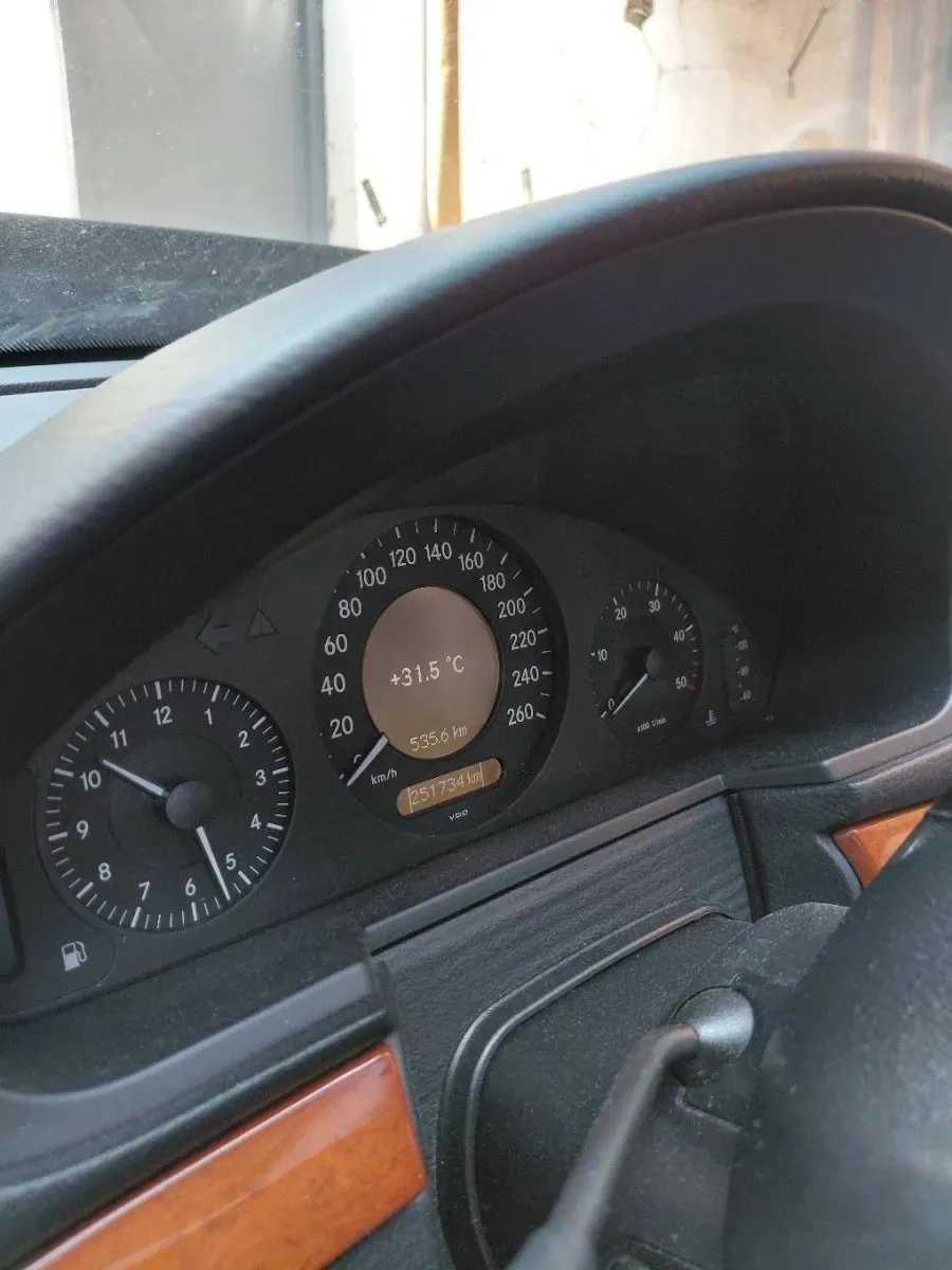 Mercedes-Benz E-Class 2009 photo 3