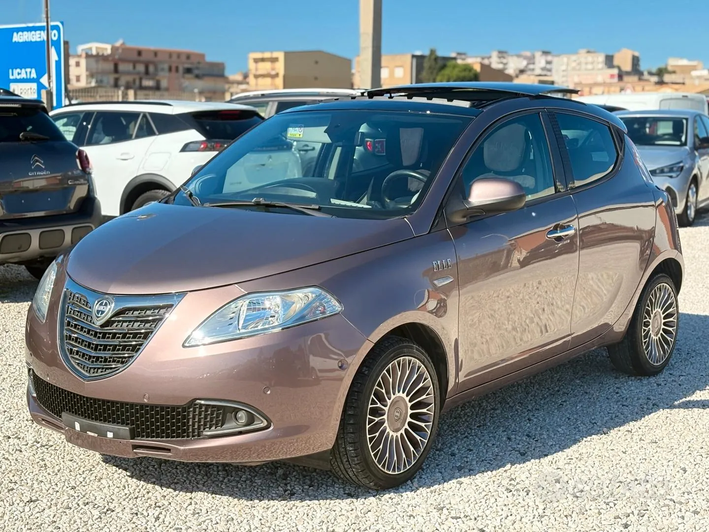 Lancia Ypsilon 2015 photo 2