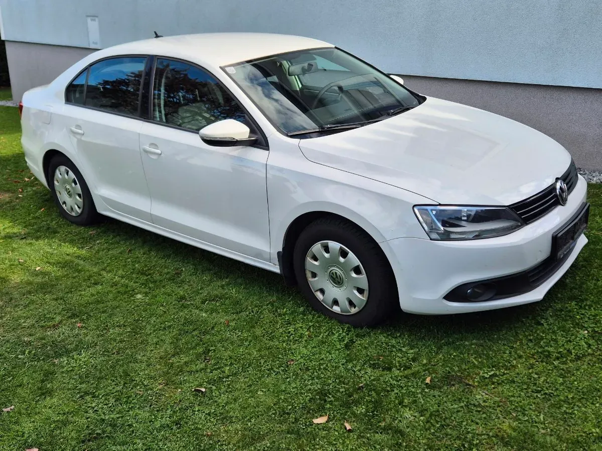 Volkswagen Jetta 2012 photo 3