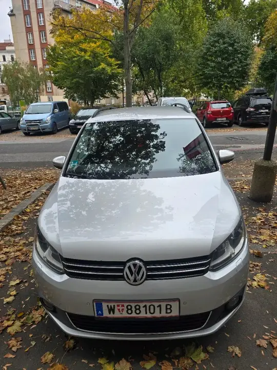 Volkswagen Touran 2012 photo 3