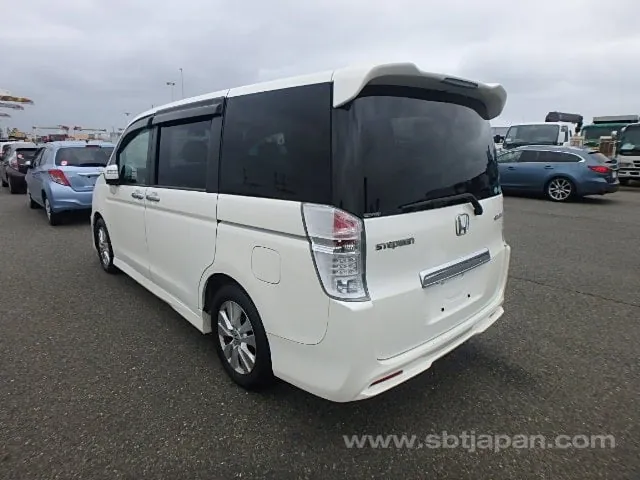 Honda Stepwagon 2011 photo 3