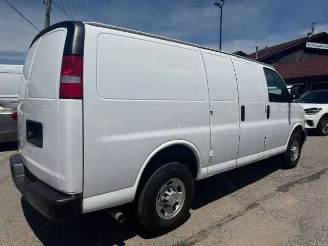 Chevrolet Express 2023 photo 3