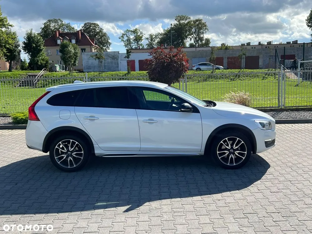 Volvo V60 2018 photo 2