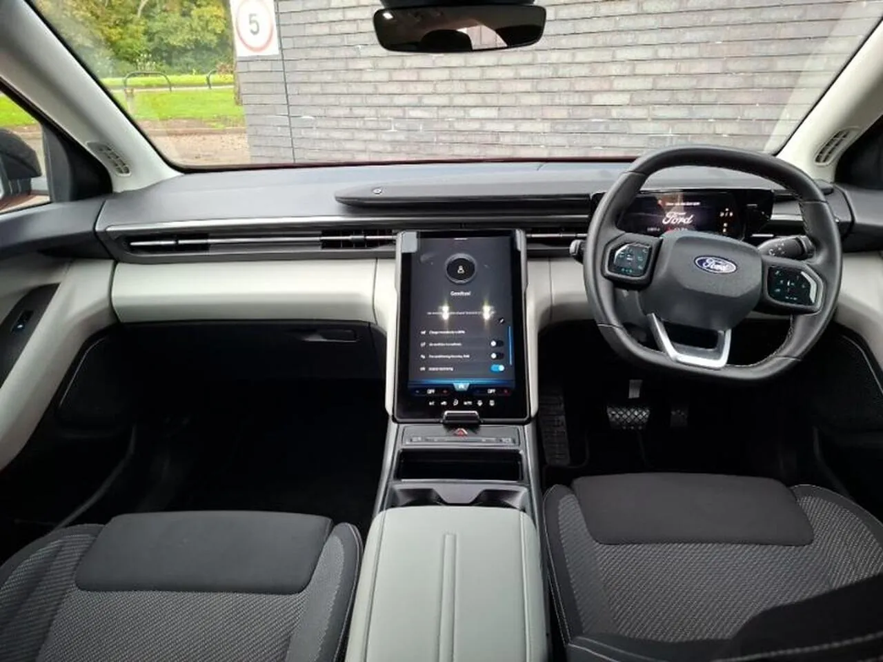Ford Explorer 2025 photo 3