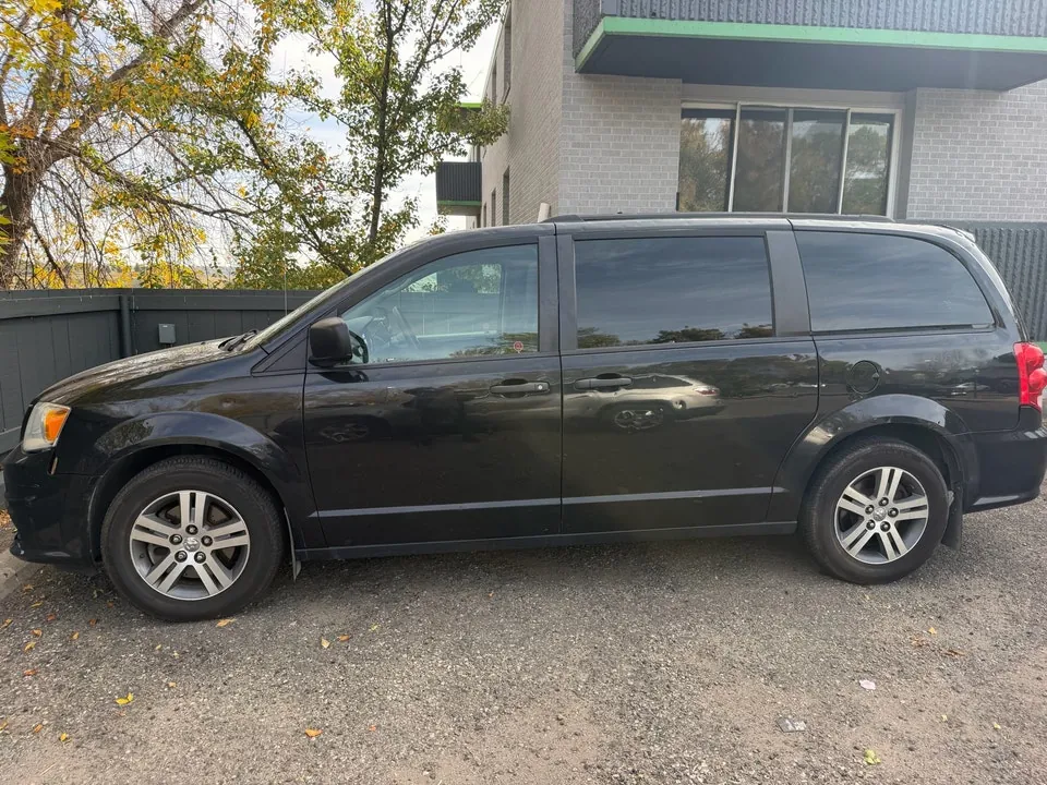 Dodge Caravan 2018 photo 2