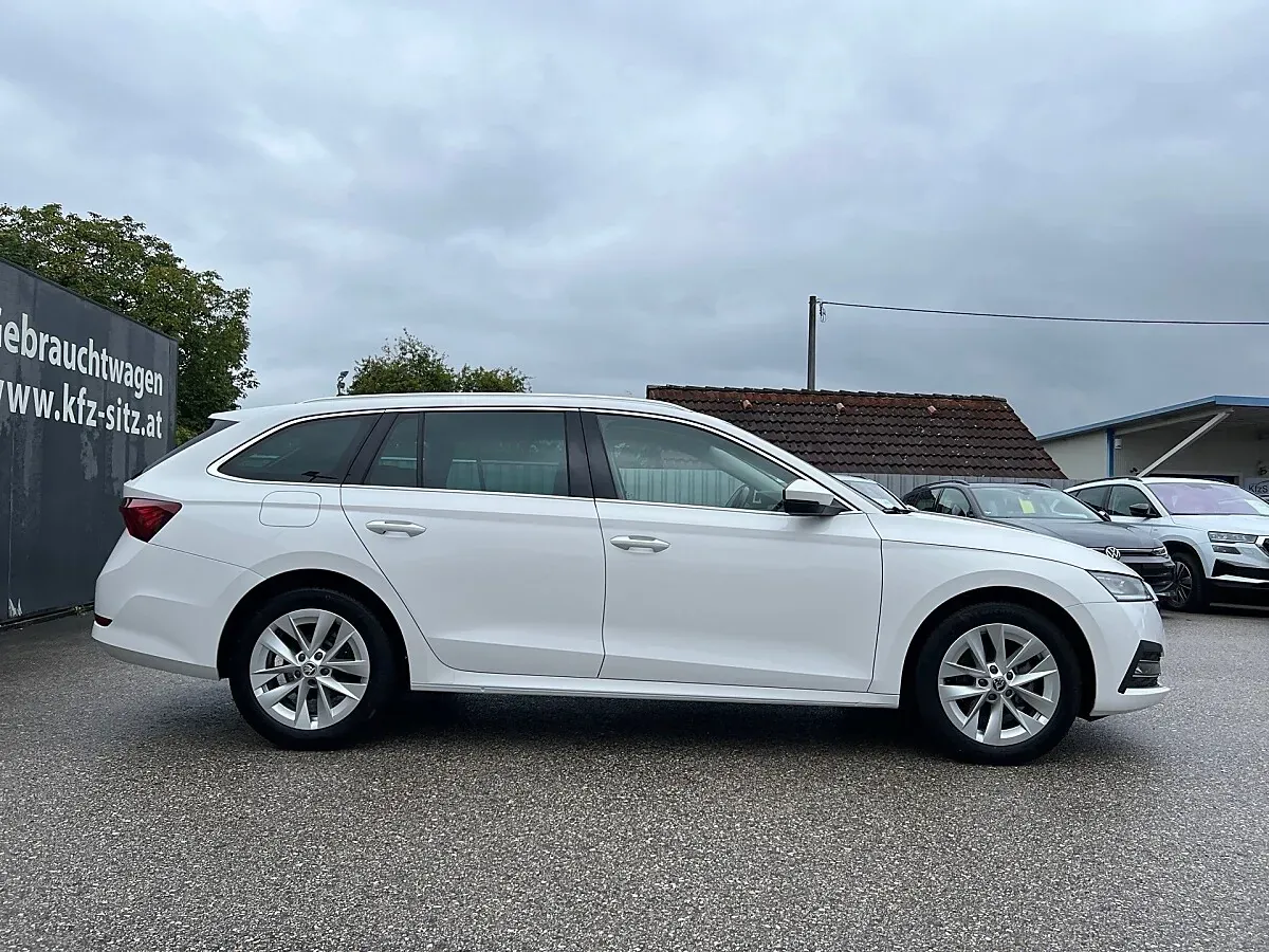 Skoda Octavia 2024 photo 2