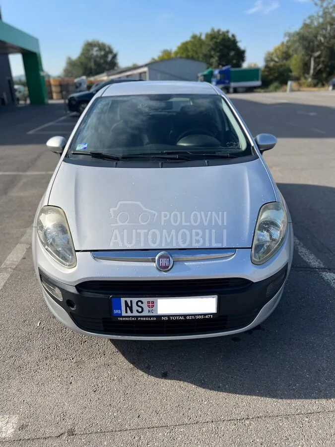 Fiat Grande Punto 2011 photo 3