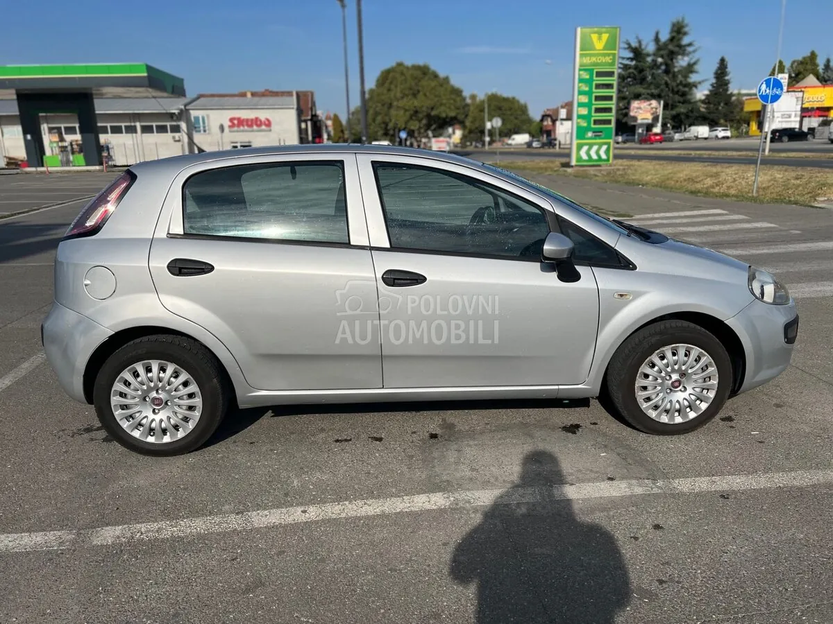 Fiat Grande Punto 2011 photo 5