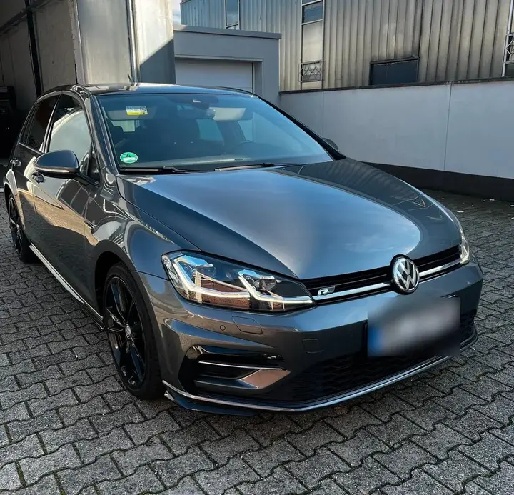 Volkswagen Golf R-Line