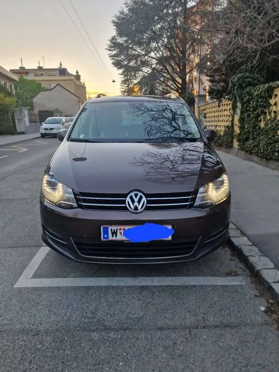 Volkswagen Sharan 2012 photo 2