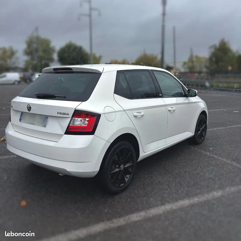 Skoda Fabia 2016 photo 2