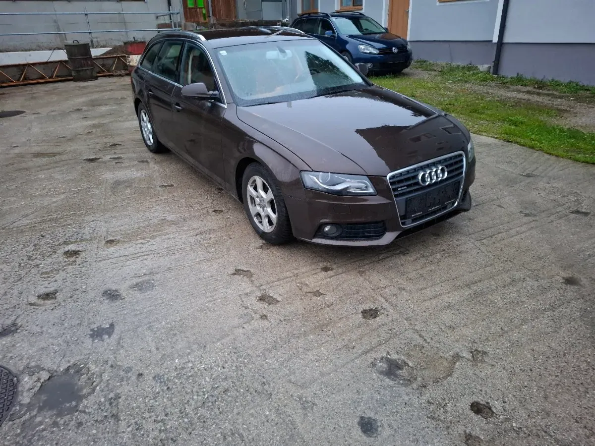 Audi A4 2011 photo 2