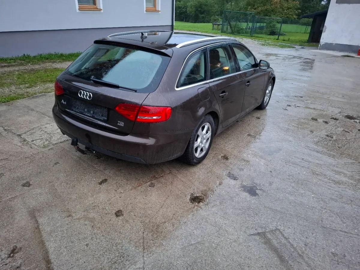 Audi A4 2011 photo 3