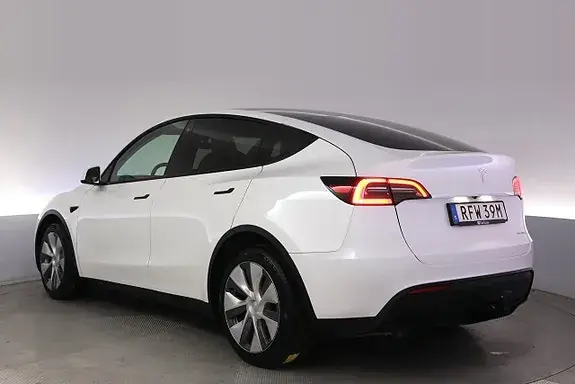 Tesla Model Y 2023 photo 4