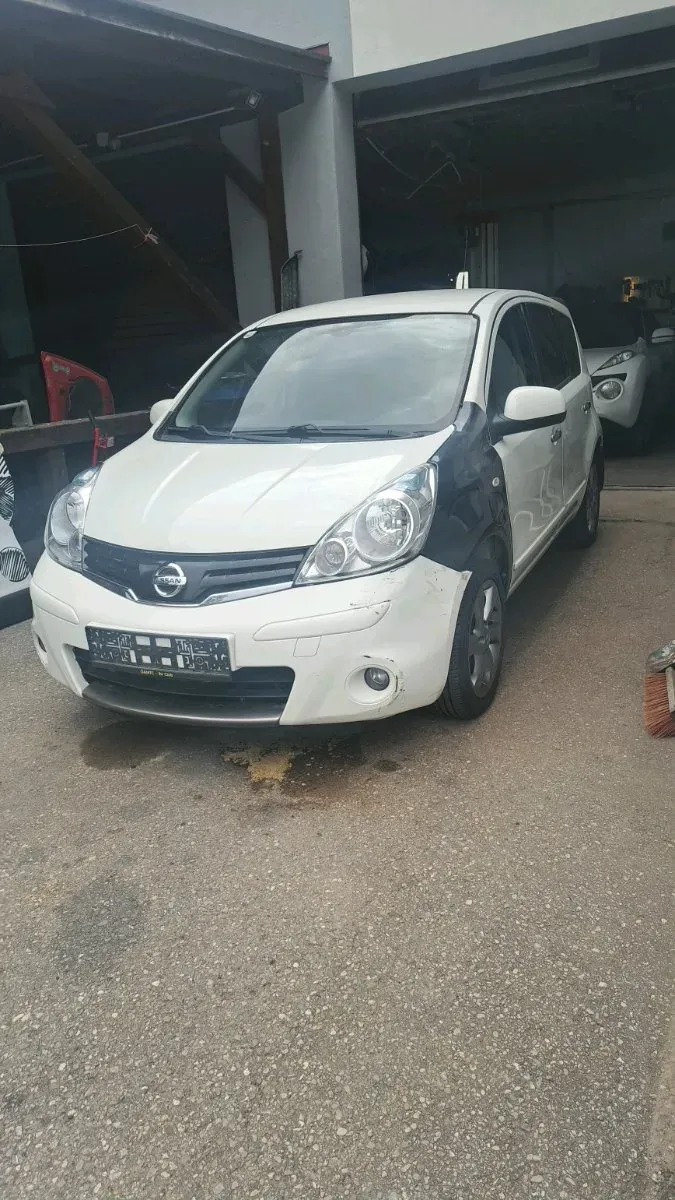 Nissan Note 2012 photo 3