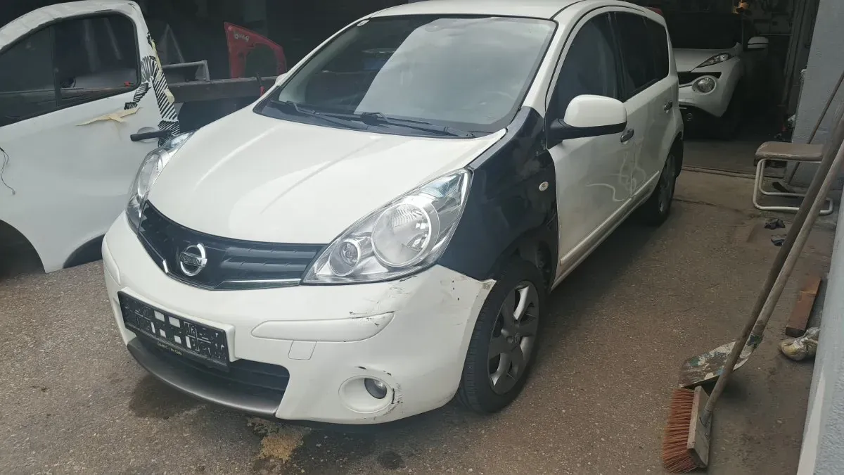 Nissan Note 2012 photo 2