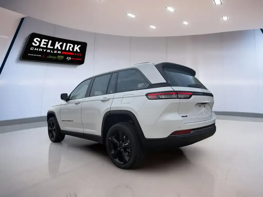Jeep Grand Cherokee 2026 photo 4