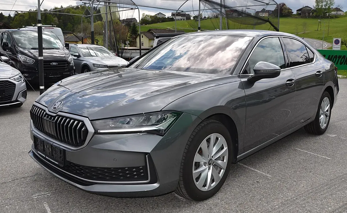 Skoda Superb 2025 photo 2