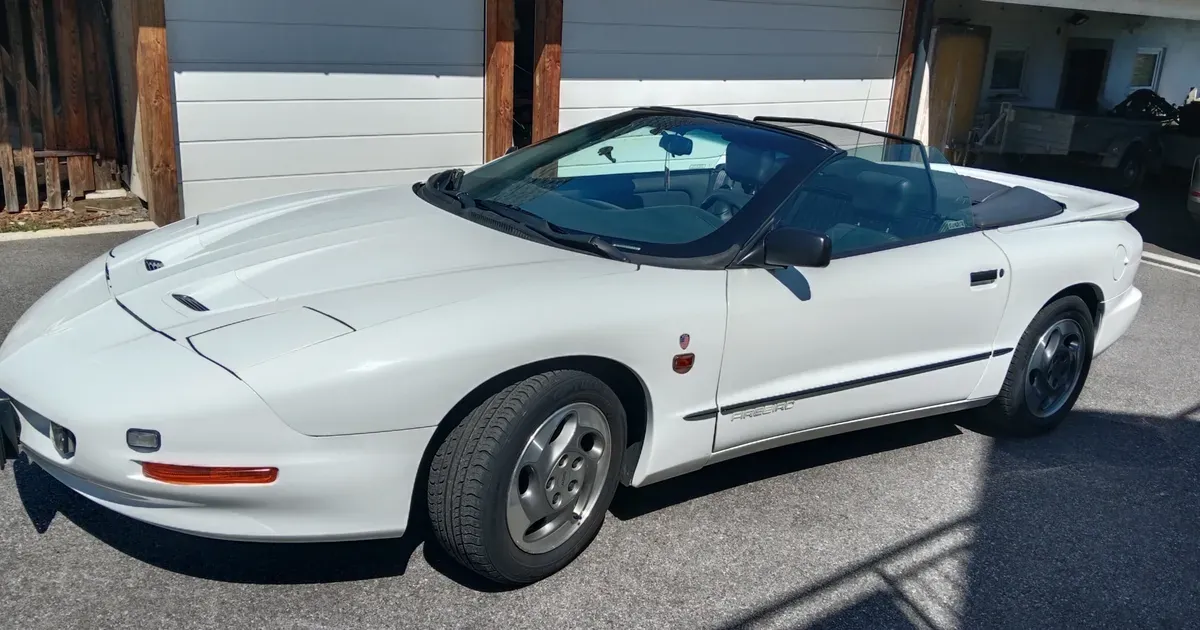 Pontiac Firebird 1996 photo 2