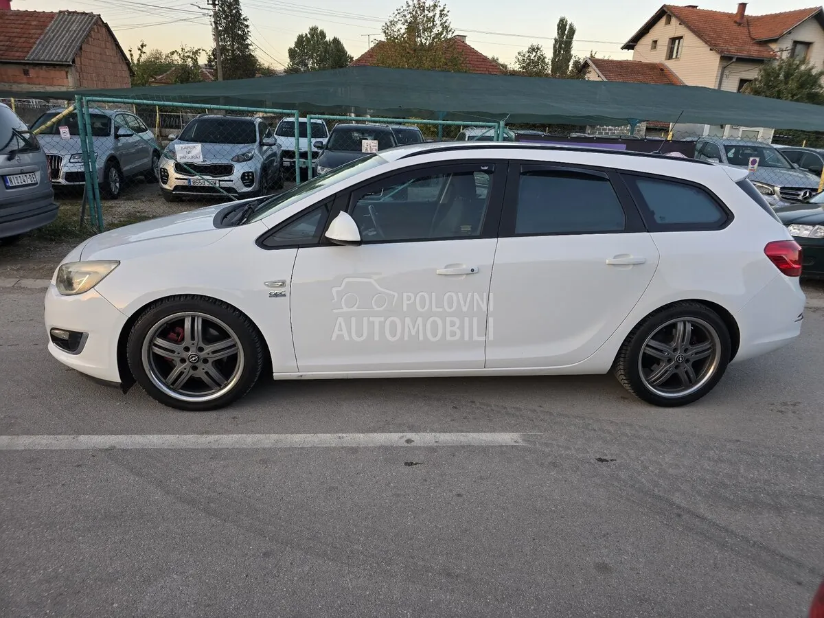 Opel Astra J 2013 photo 2