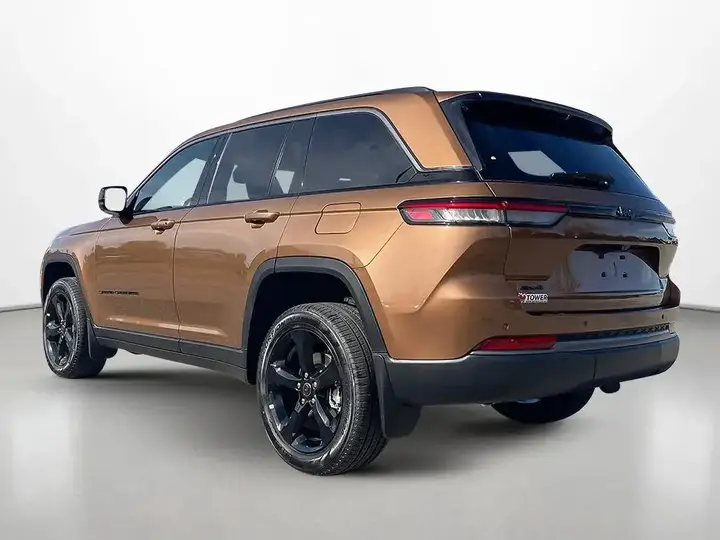 Jeep Grand Cherokee 2027 photo 3