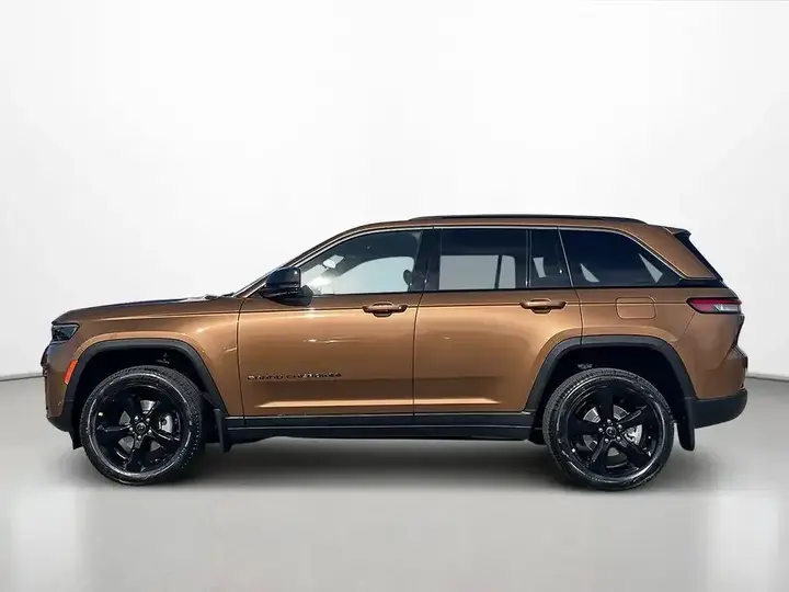 Jeep Grand Cherokee 2027 photo 2