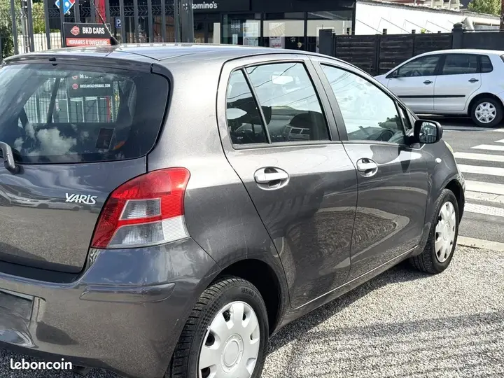 Toyota Yaris 2011 photo 5