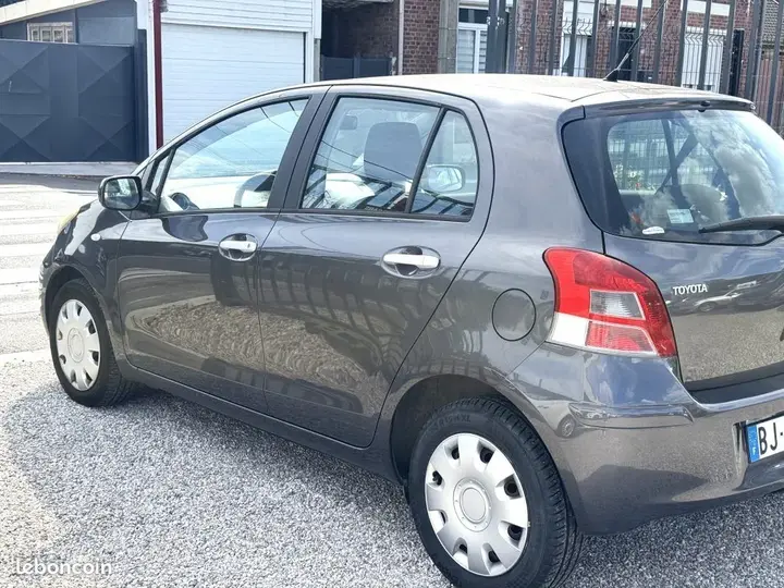Toyota Yaris 2011 photo 3