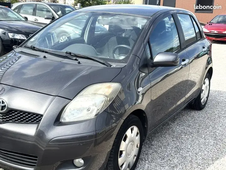 Toyota Yaris 2011 photo 2