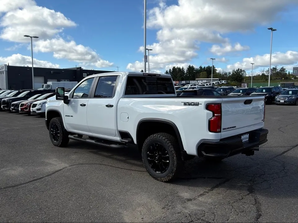Chevrolet Silverado 2500Hd 2026 photo 3