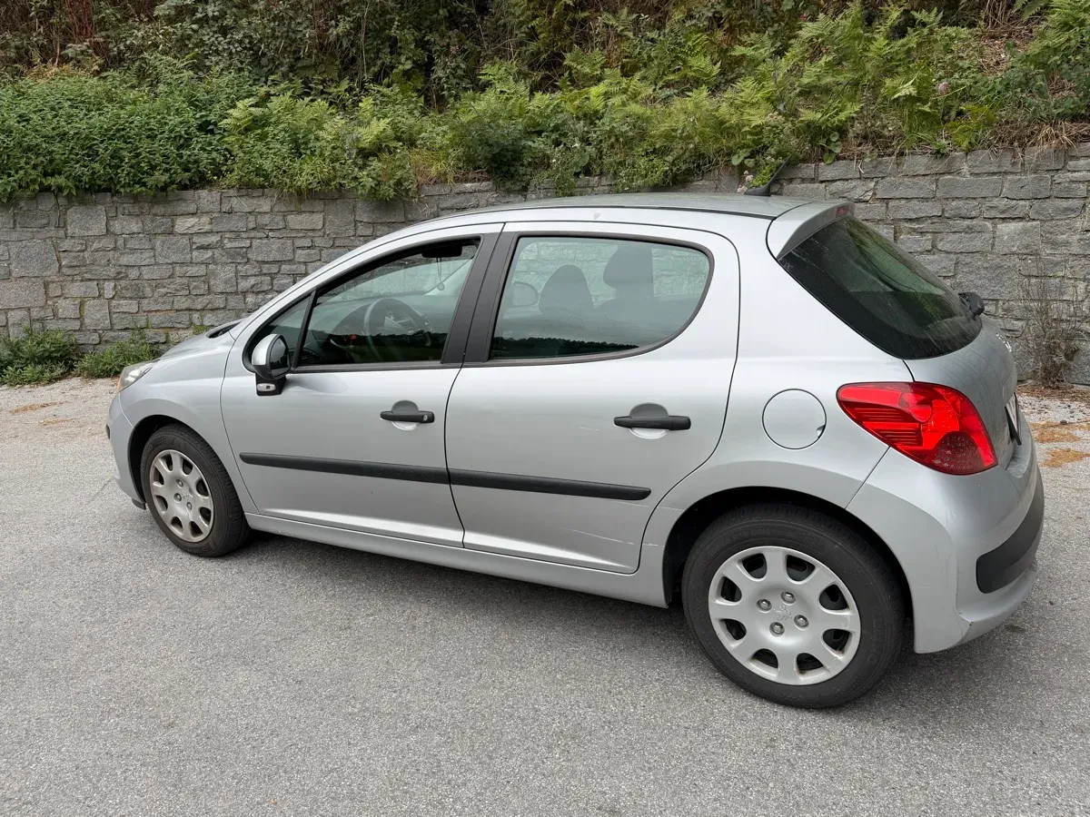 Peugeot 207 2008 photo 3