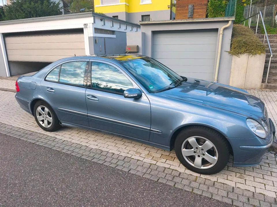 Mercedes-Benz W211