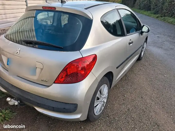 Peugeot 207 2008 photo 2
