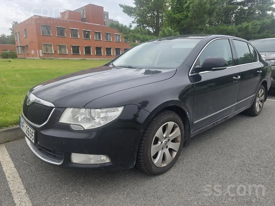 Skoda Superb 2011 photo 5