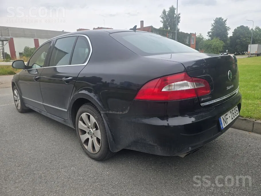Skoda Superb 2011 photo 3