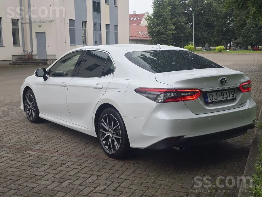Toyota Camry 2023 photo 2