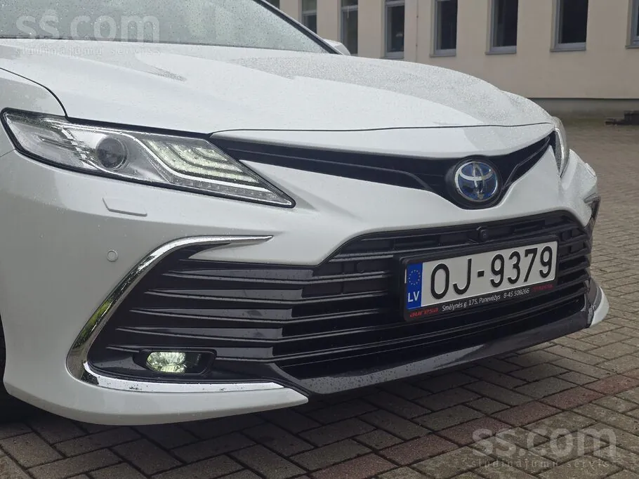 Toyota Camry 2023 photo 3