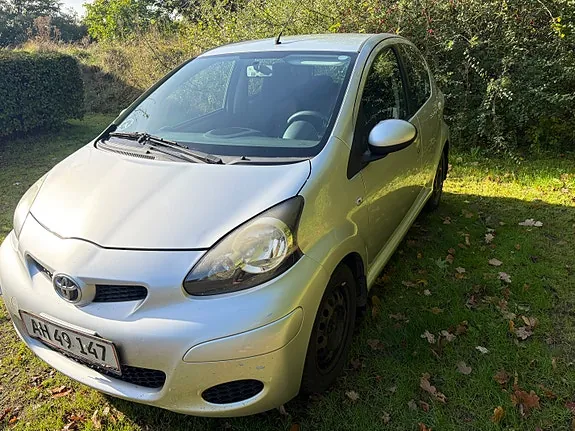 Toyota Aygo 2010 photo 2