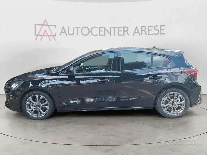 Ford Focus 2024 photo 2