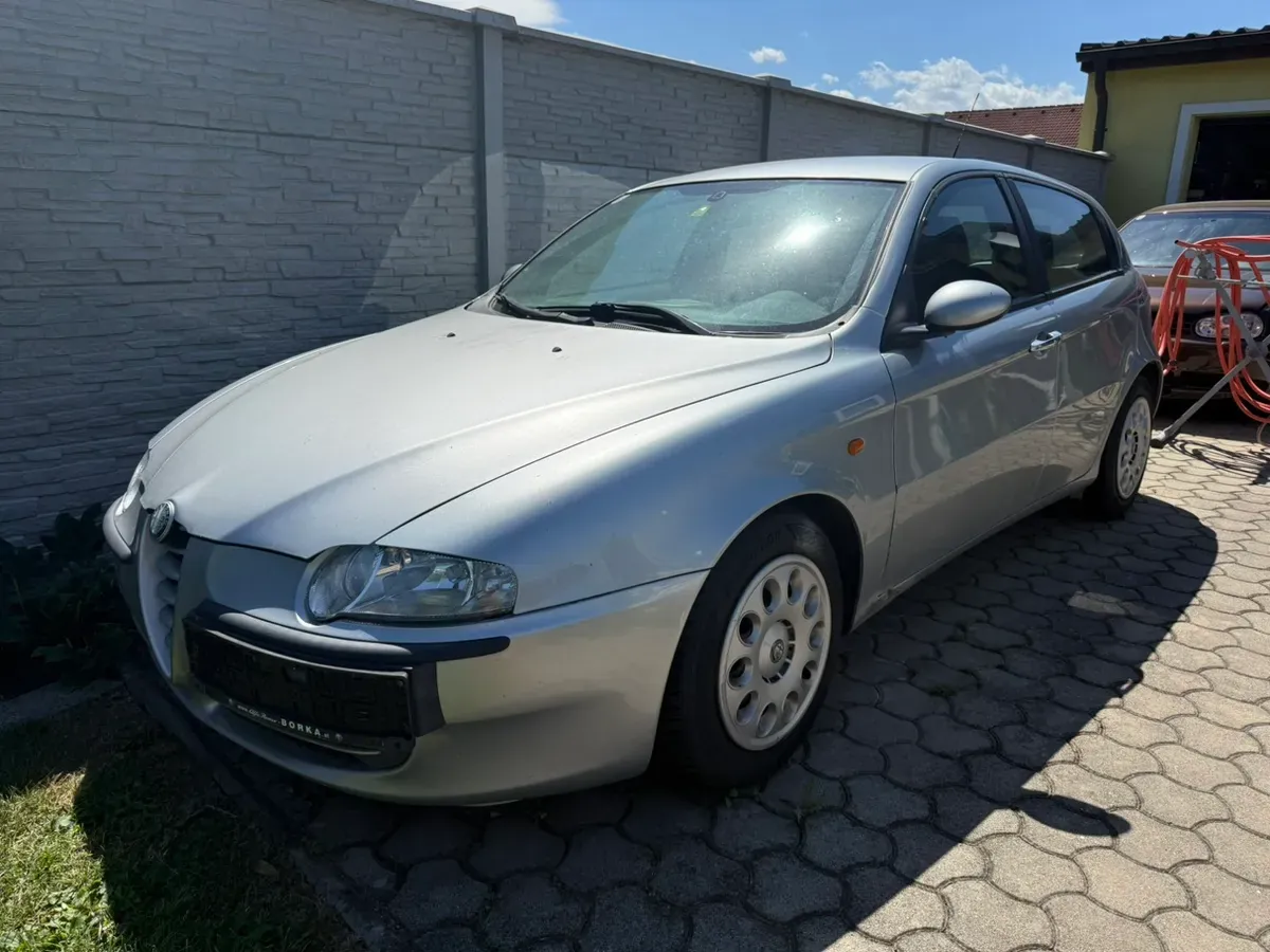 Alfa Romeo 147 2003 photo 2