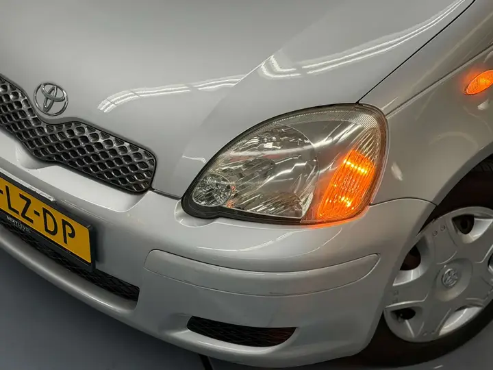 Toyota Yaris 2003 photo 2