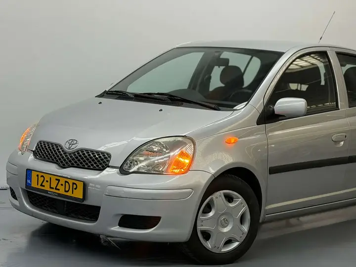 Toyota Yaris 2003 photo 3
