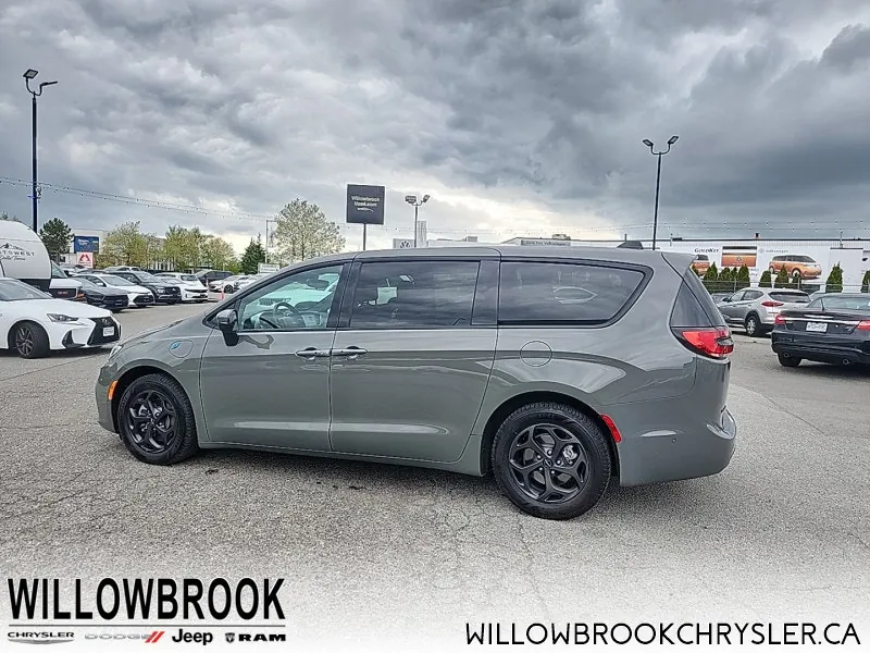 Chrysler Pacifica 2023 photo 4