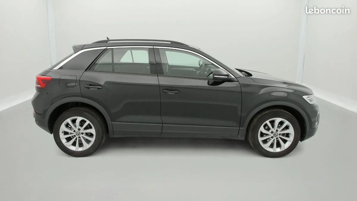 Volkswagen T-Roc 2023 photo 3
