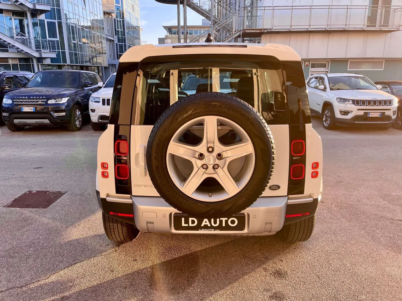 Land Rover Defender 2020 photo 5